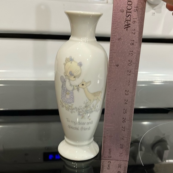 Precious Moments vase - Picture 3 of 5